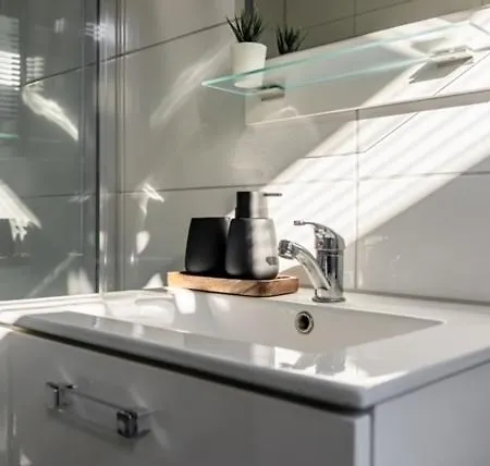 Urban Luxe Gelegen Met Wasmachine Apartmán